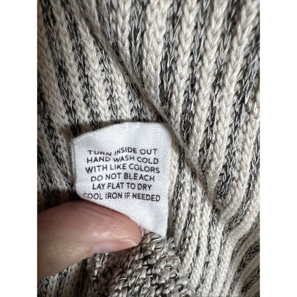 Blu Pepper Large Super Soft Gray And Cream Striped Short Sleeve Knit Top V-Neck - Picture 9 of 11